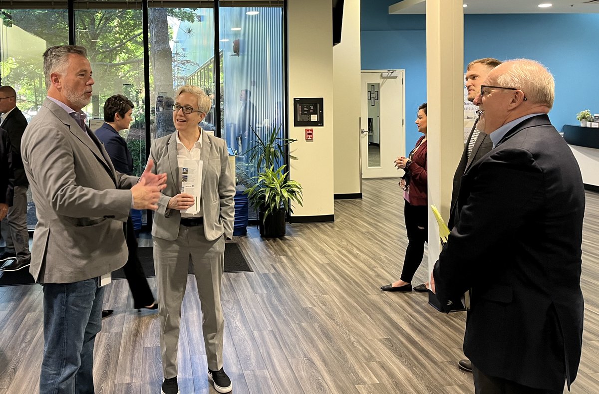 Governor Tina Kotek (@govtinakotek) on Twitter photo Wonderful to have the partnership of <a href="/RonWyden/">Ron Wyden</a> <a href="/RepBonamici/">Suzanne Bonamici</a> <a href="/DaimlerTruckNA/">Daimler Truck NA</a> & <a href="/ESS_info/">ESS Inc.</a> as Oregon leverages historic federal investments in climate action & clean energy. The Clean Tech Manufacturing Task Force will guide our path to be a leader in the global clean energy economy Wonderful to have the partnership of <a href="/RonWyden/">Ron Wyden</a> <a href="/RepBonamici/">Suzanne Bonamici</a> <a href="/DaimlerTruckNA/">Daimler Truck NA</a> & <a href="/ESS_info/">ESS Inc.</a> as Oregon leverages historic federal investments in climate action & clean energy. The Clean Tech Manufacturing Task Force will guide our path to be a leader in the global clean energy economy