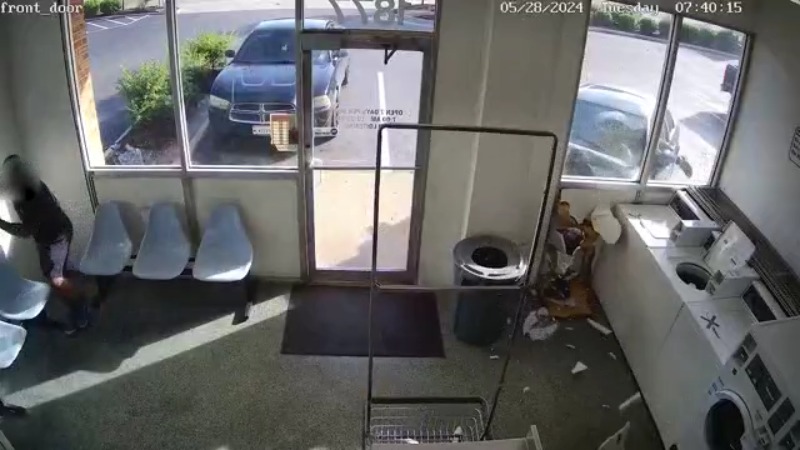 Surveillance footage from an Ocean View business shows a car crashing into the building multiple times.

trib.al/c3XKYS4