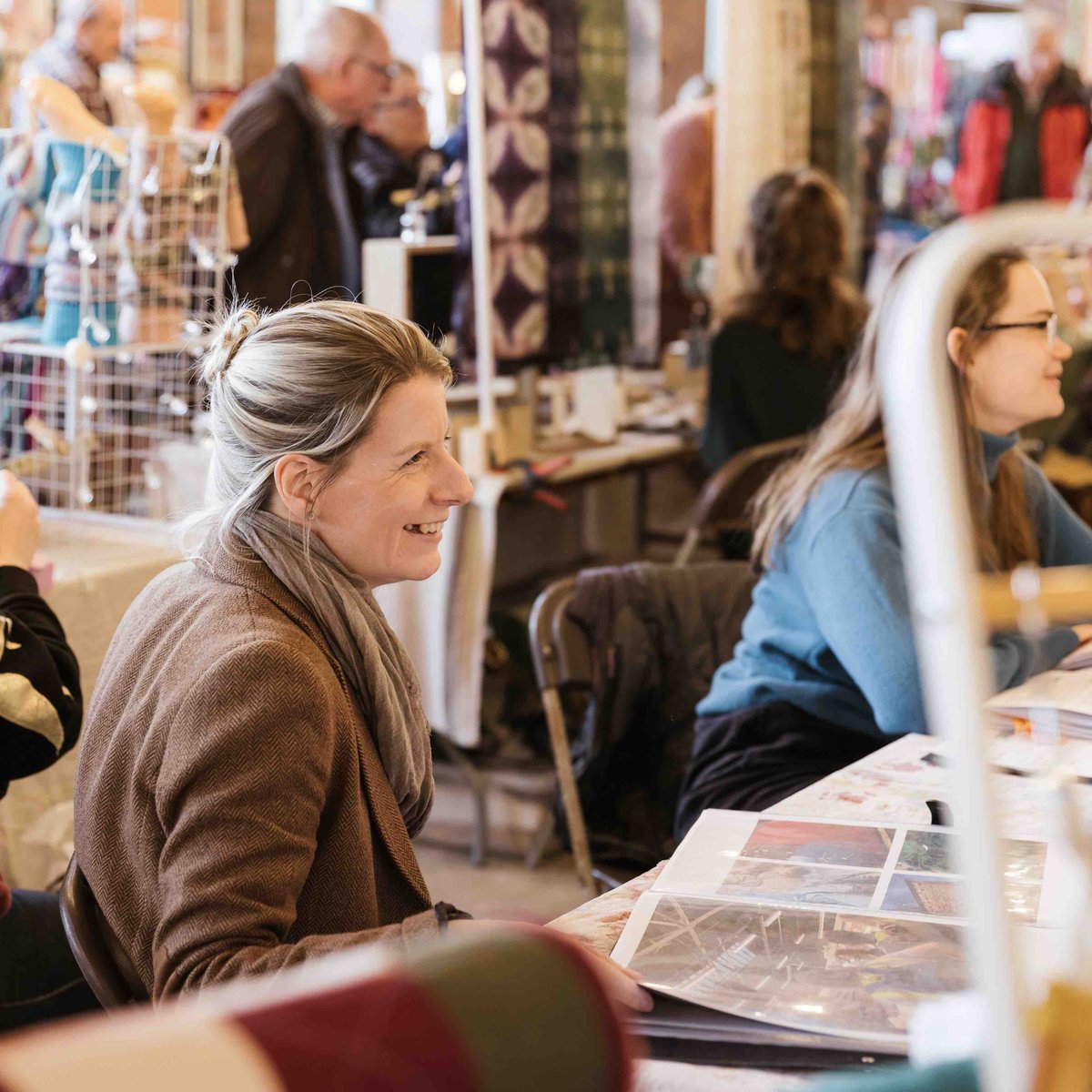 It’s pay day! If you’ve had your eye on a workshop, talk or the work of one of our Textile Market traders at Threads Textile Festival next weekend, now’s the time to do something about it 🥳 

sunnybankmills.co.uk/arts/gallery/t…

#LeedsWorkshops #DaysOutInLeeds #ArtistsTalk