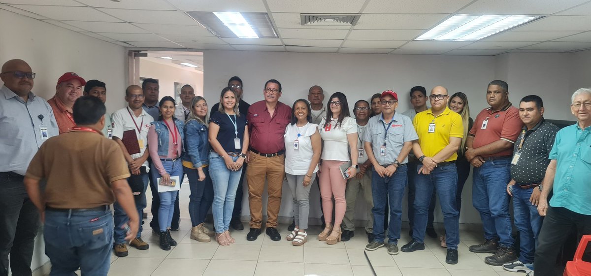 Con los trabajadores (as) #PDVSA en el Foro Mi Licencia es la Patria en el Edificio de PDVSA Gas Rafael Urdaneta, en #Maracaibo en el marco del trabajo político para lograr la reelección de Nicolás Maduro.