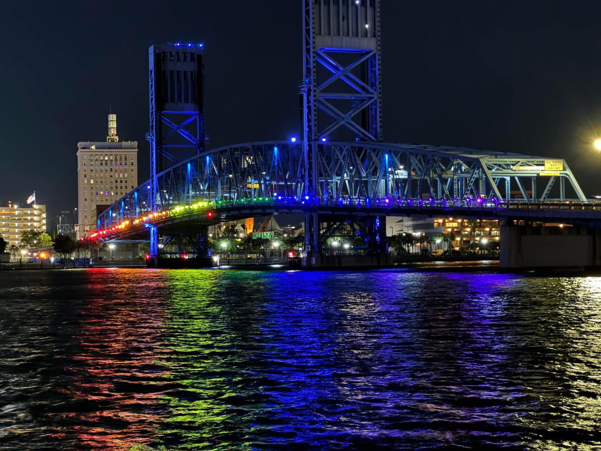 I love my city! In response to Gov. Ron DeSantis banning Pride lights being displayed on bridges in Florida this year, dozens of local residents used different color flashlights to project a rainbow on the Main Street Bridge in downtown Jacksonville.

Picture: @JimmyMidyette