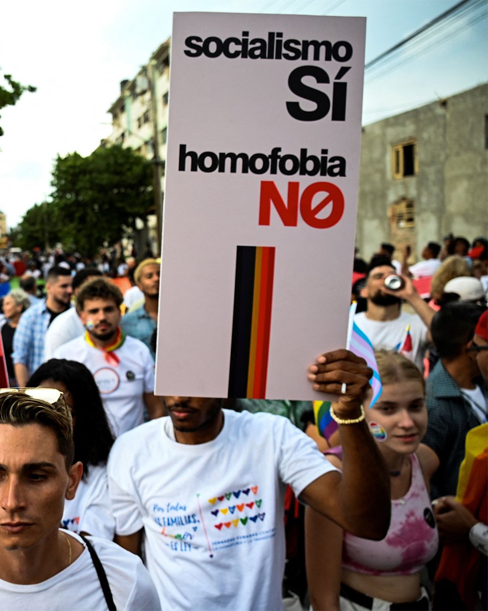 “Socialism Yes – Homophobia No” sign seen at a Pride parade in Havana, Cuba. 🇨🇺
