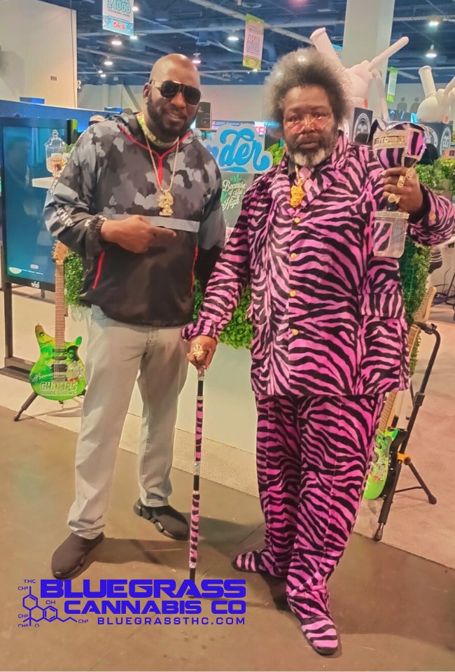 bluegrassthc's tweet photo. Who you gonna run into at @champstradeshow next week, or the MOST FAMOUS person you met?  Ours was when THE FOUNDER  of DEATH ROW stopped by and snapped a pic with the #hungryHustler and 💨👑@ogafroman ✊🏾 #ComptonOG #ComingSoon  #yougot2doit