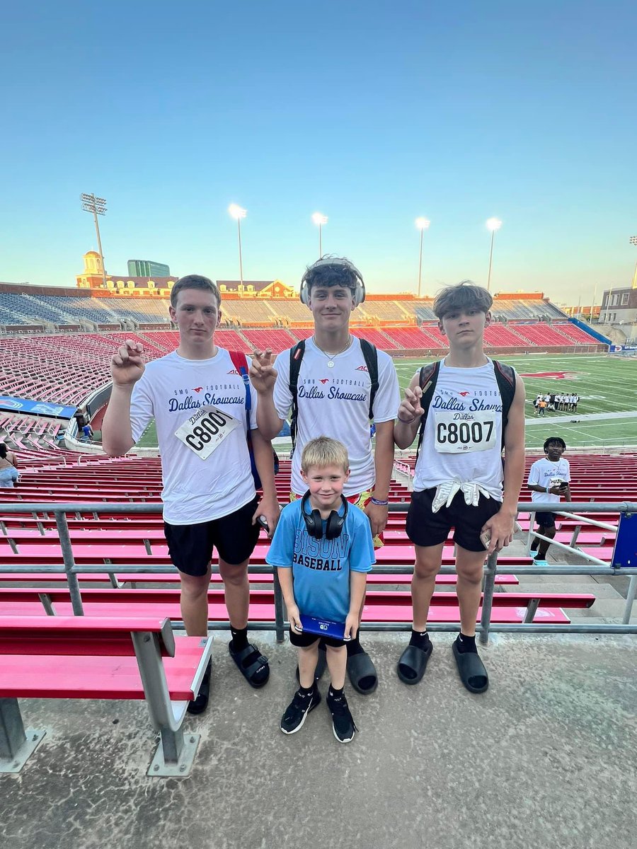 Desh__Golightly's tweet photo. SMU Campus is A+! Really good reps today with some very knowledgeable coaches and student athletes. #FreshmanYear #MakingMyMark @_ParkerStone https://t.co/B3k0pkDUXf