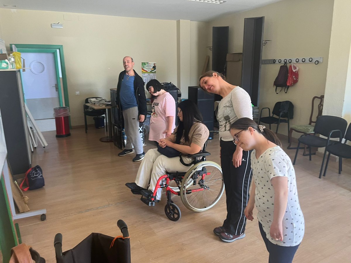 CiudadaniaUpace's tweet photo. Se activa un nuevo taller en el servicio de #ocio y #tiempolibre de expresión corporal que se desarrollarán los lunes.

#discapacidad #danza #baile https://t.co/j0WEPazjNt