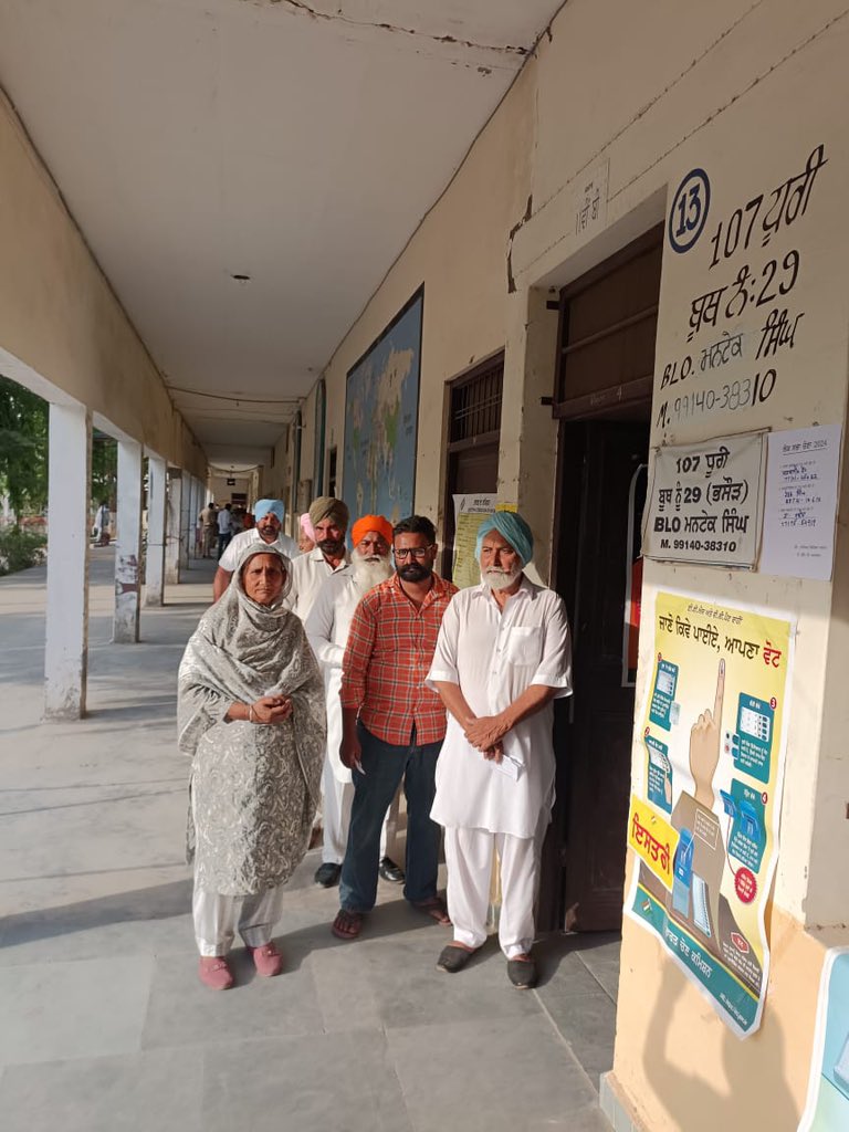 deosangrur's tweet photo. ਲੋਕ ਸਭਾ ਹਲਕਾ ਸੰਗਰੂਰ ‘ਚ ਵੋਟਾਂ ਪਾਉਣ ਲਈ ਵੋਟਰਾਂ ‘ਚ ਭਾਰੀ ਉਤਸ਼ਾਹ, ਸਵੇਰੇ 7 ਵਜੇ ਤੋਂ ਪਹਿਲਾਂ ਹੀ ਵੋਟ ਪਾਉਣ ਲਈ ਲਾਈਨਾਂ ਵਿੱਚ ਲੱਗ ਗਏ ਲੋਕ।
Enthusiasm among voters to vote in Lok Sabha constituency Sangrur, people lined up to vote before 7 am.
#ChunavKaParv #YouAreTheOne #PunjabVotesOn1June https://t.co/z5K7HvQDlc