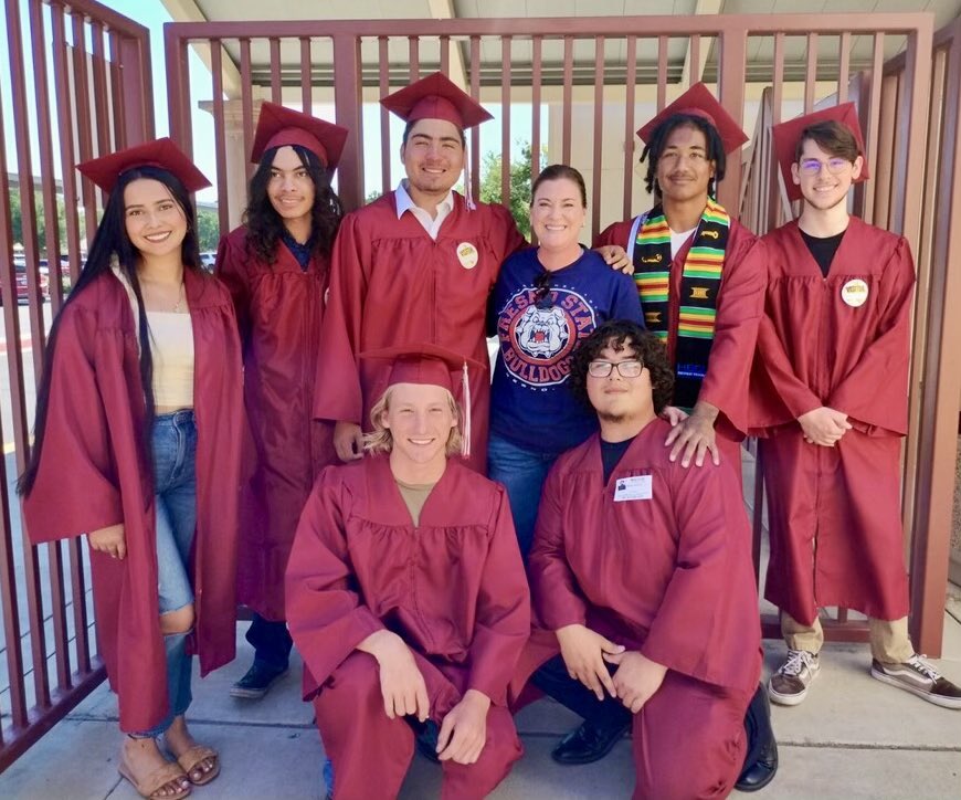 Congratulations to Mt Whitney High School graduates! At #AnnieRMitchell we celebrated with a special grad walk through campus, honoring the elementary school where their educational journeys began. Here's to your bright future #IAmVusd <a href="/NataliGarza1/">Natali Garza</a>