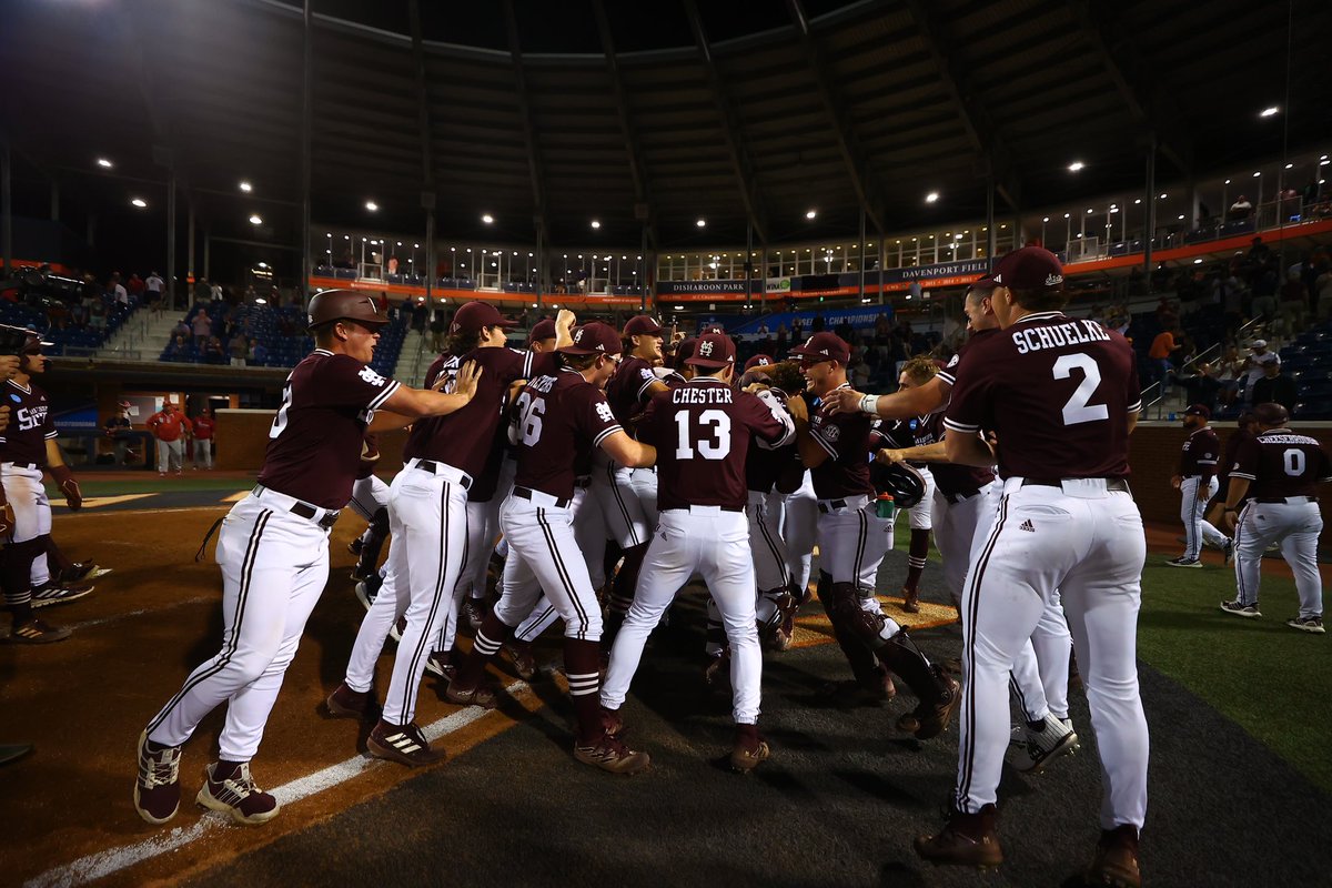 HailStateBB's tweet photo. That winnin’ feelin’ 

#HailState🐶 https://t.co/gZ0zMRB5vM