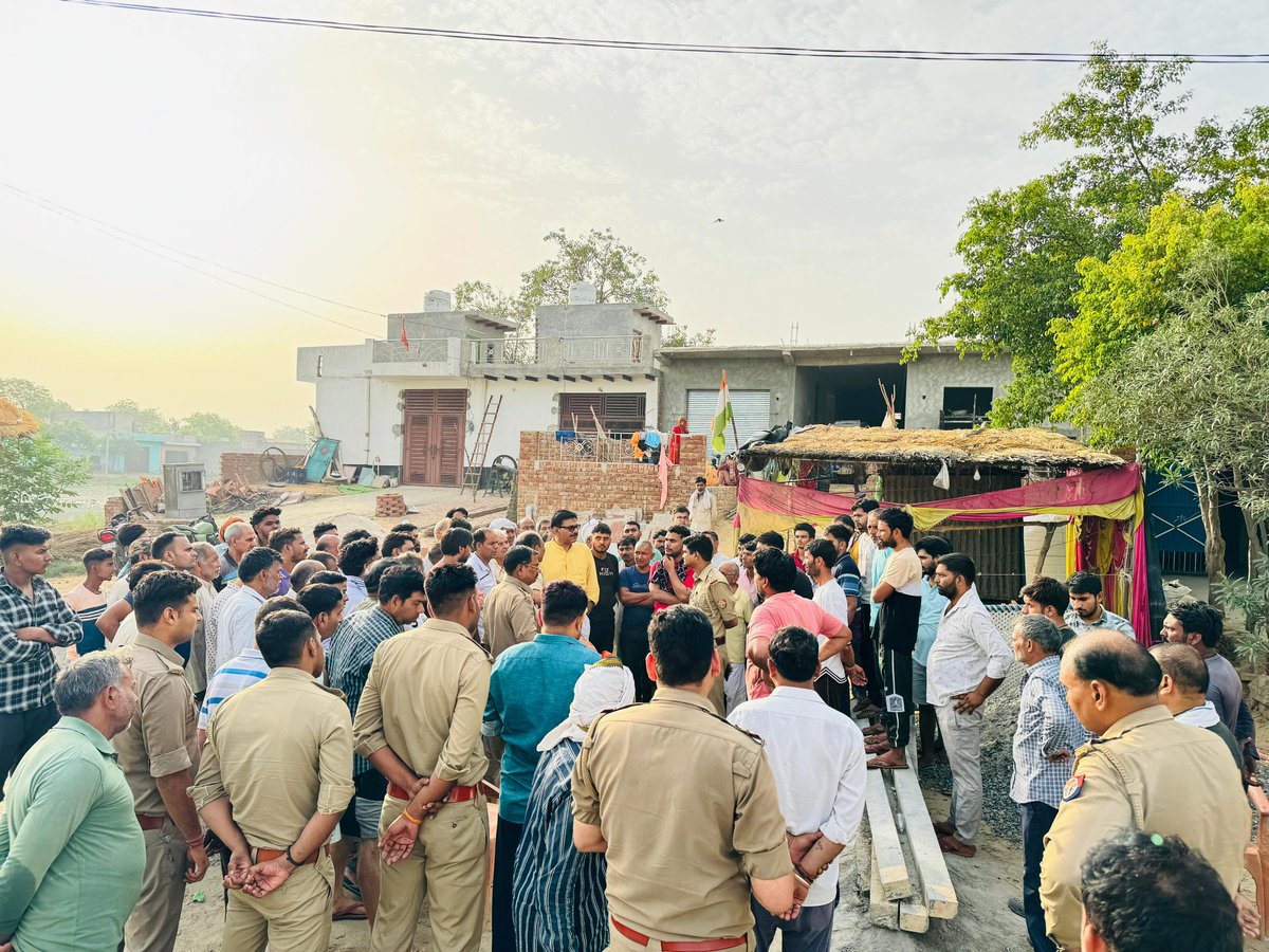DhirendraGBN's tweet photo. ग्राम कलूपुरा में 19 वर्षीय शिवम शर्मा की द��र्घटना में हुई मृत्यु अत्यन्त दुखद है।ईश्वर परिवार को इस दुखद घड़ी में कष्ट सहने की शक्ति प्रदान करे। https://t.co/v25cIhH3iR