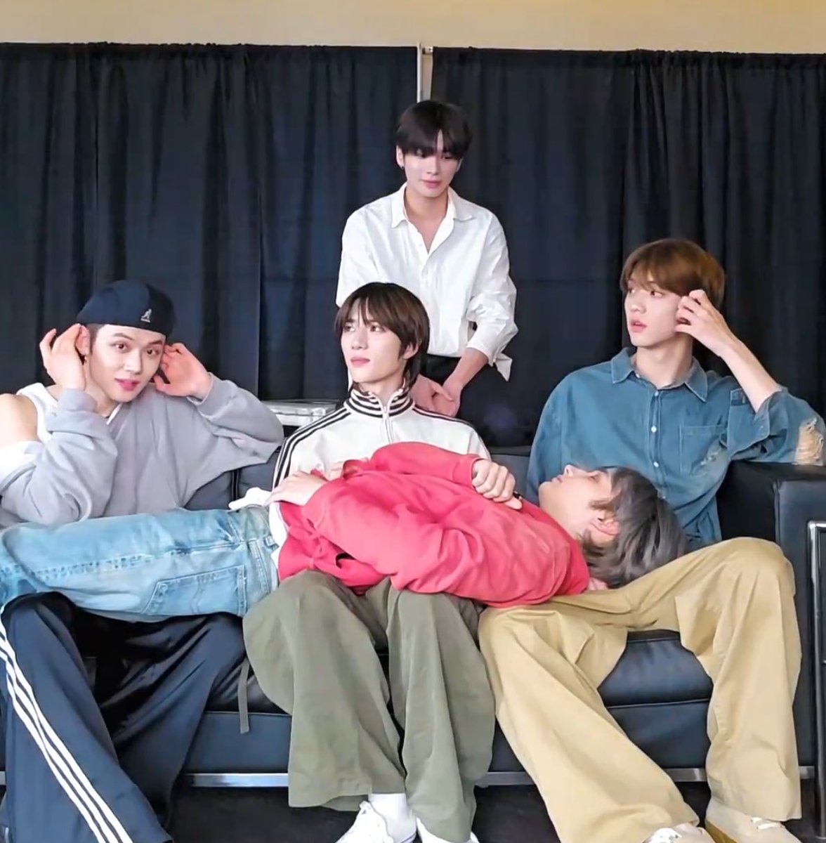 whitebearxz's tweet photo. หนิงไคฮีตลกธรรมชาติจริงๆนะ นอนอยู่เฉยๆยังตลก55555555555555555555555 https://t.co/PvDR6K7Oe7
