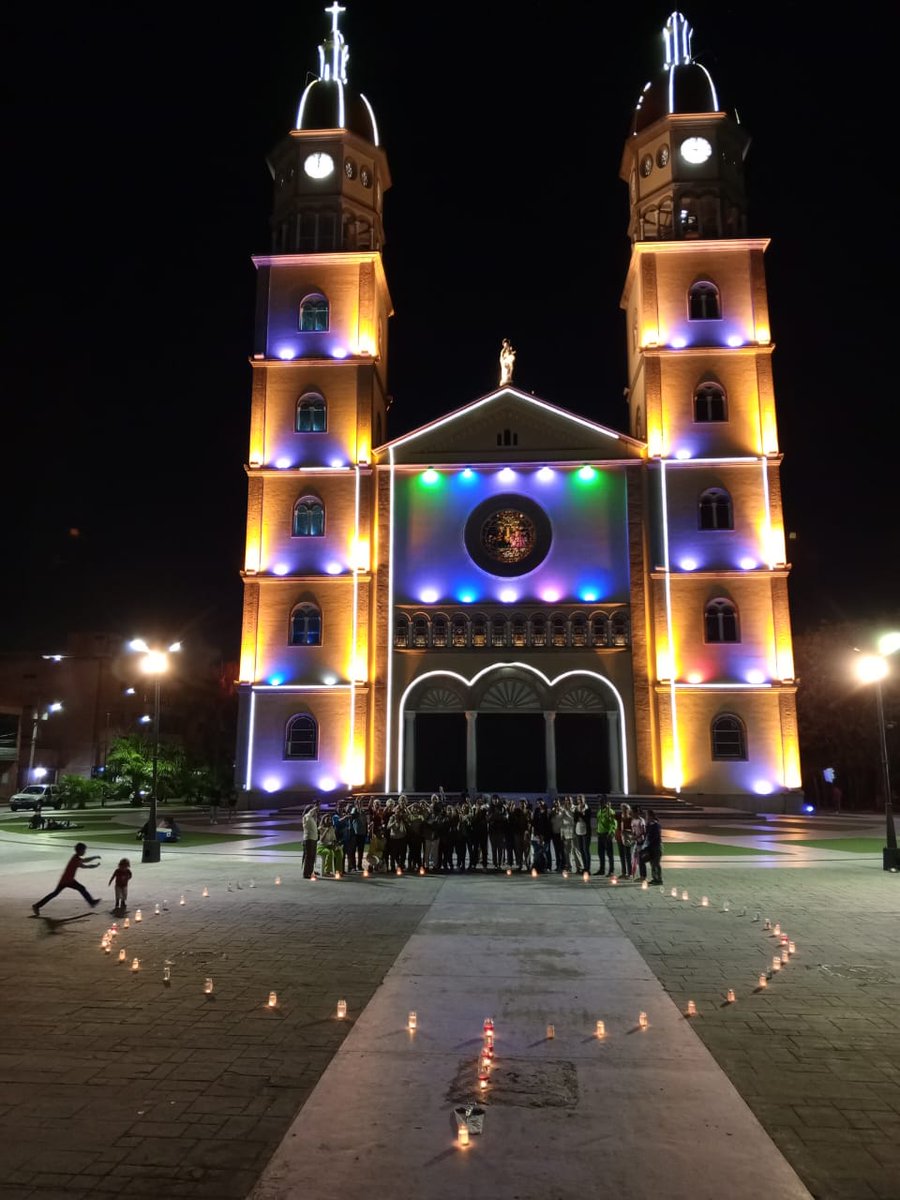 Feliciardeleon's tweet photo. Rosario Iluminado frente a la Catedral de Maturin. Pedimos por la Paz , por la Vida y por las familias de Venezuela!
#VenezuelaEsProvida https://t.co/PsRQ4jYysA