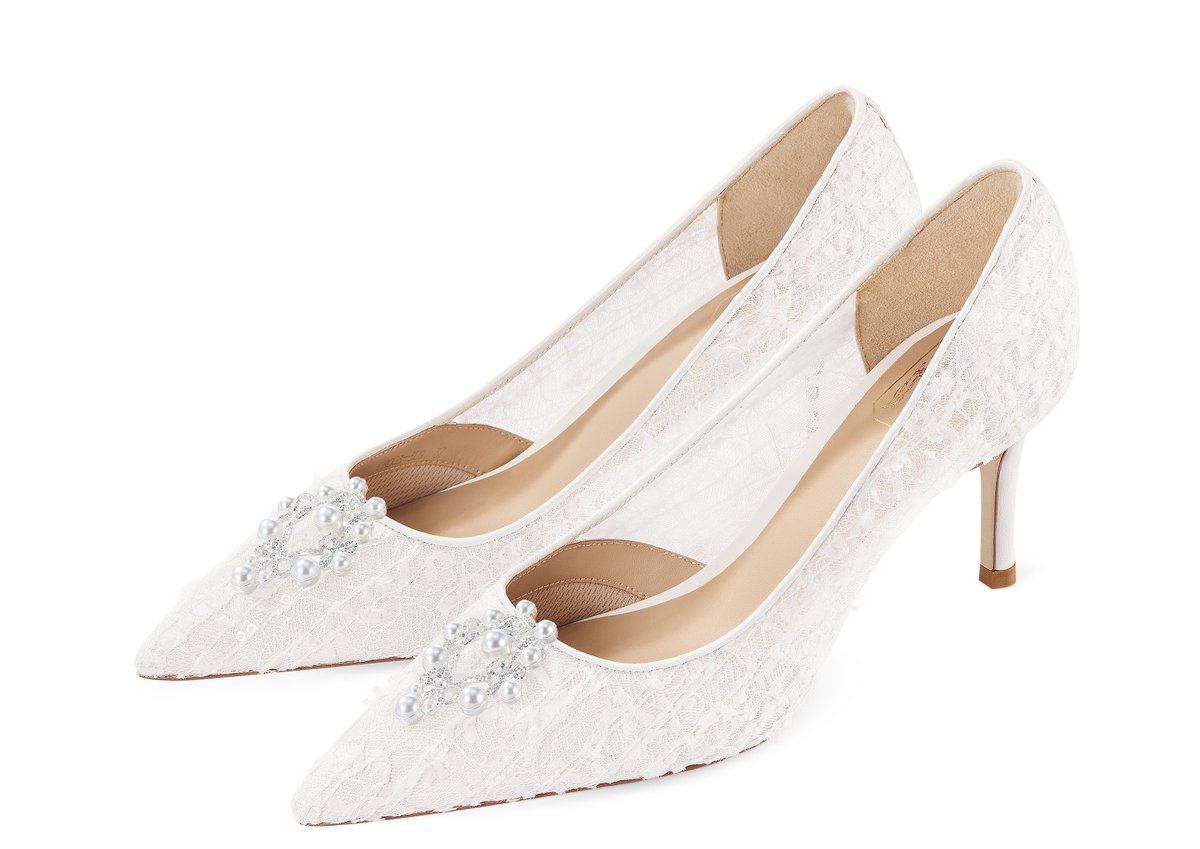 Elevate your style with Snowflake heels! 👰💃 Air-touch foam + anti-slip grip = all-day comfort. Say 'I do' to happy feet! #ComfortableHeels #WeddingReady