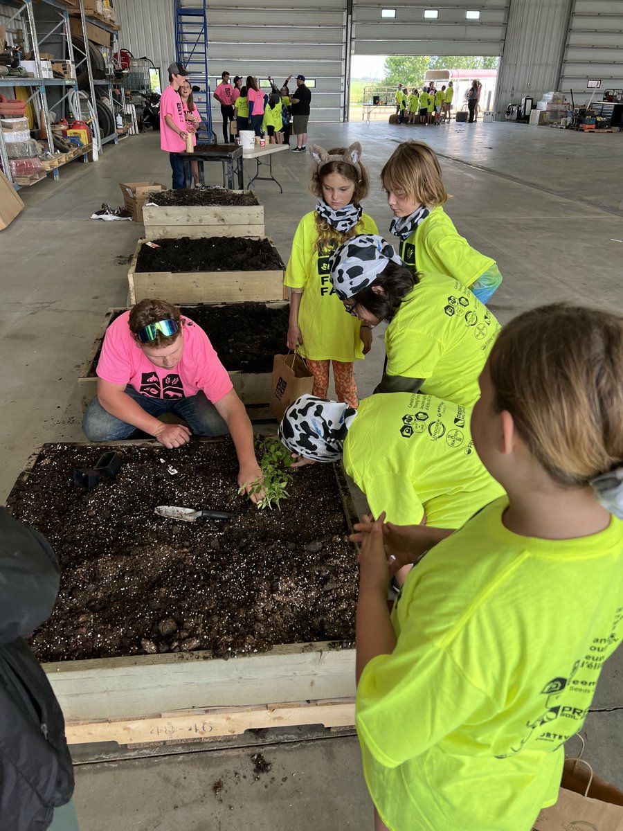 Only 5 days left until the Spring Food Farm! At Food Farm, we get the kids to use their hands as well as their brains to make learning about agriculture much more fun and engaging. Hopefully inspiring a new generation of ag leaders! #cdnag #farmlife