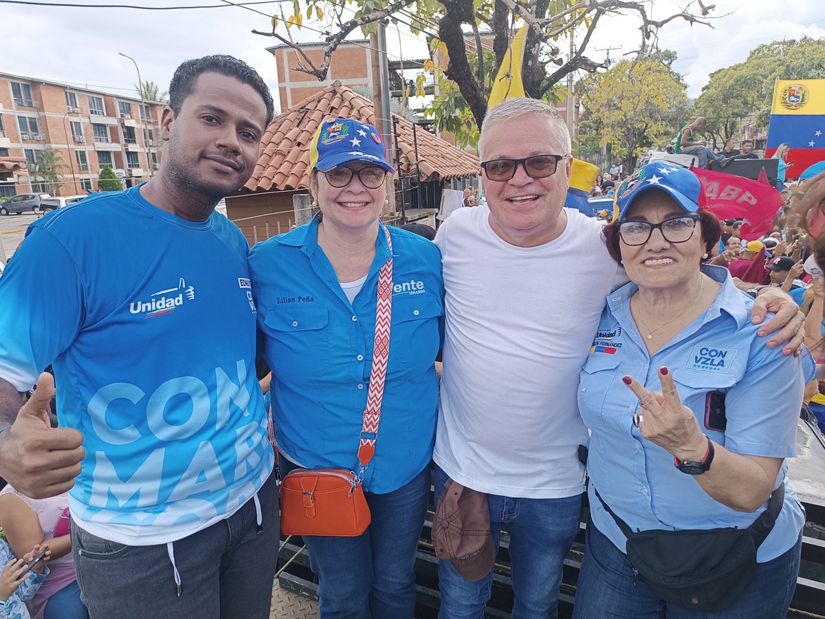 Yandir_PCD's tweet photo. Desde #Guatire Estado miranda acompañando al próximo presidente de #venezuela @EdmundoGU  porque en el @pcd_venezuela somos #unidad y vamos con el Liderazgo de @MariaCorinaYA en esta nueva ruta de cambio @CarlosAlaimove https://t.co/SmkRg5vAxw
