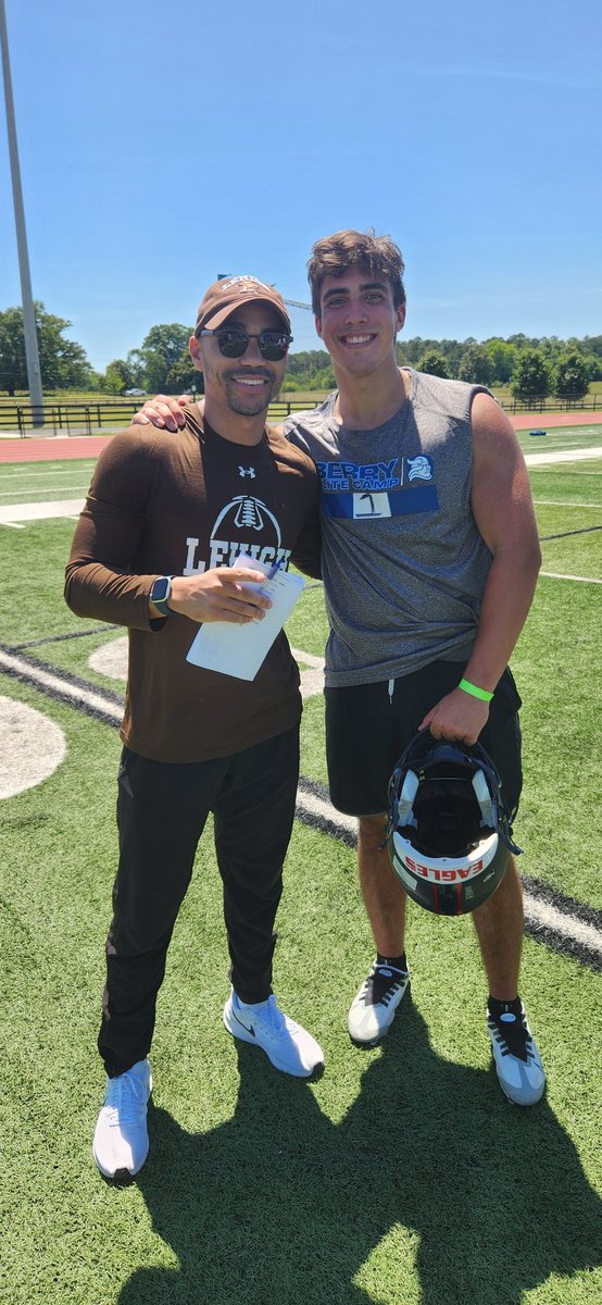 Bjaws43's tweet photo. @Caleb_jawo Camp Tour

Berry Elite Camp ✔️ 

Got some great feedback from coaches, and formulating a plan to get on campus to their camps.

Next up...Mike Jacob's Total Exposure Mega Camp @MercerFootball 

@coach_craw @CoachKeeonShaw
@Coach_Kukesh @TerryUrsin @BerryFootball https://t.co/Njsc98Wdrc