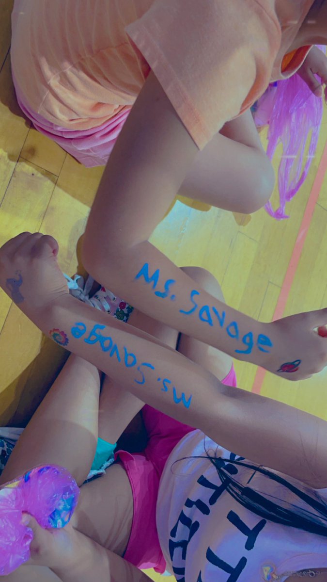 MissSavage142's tweet photo. These girls sure love their teacher and Taylor Swift!!  💖 https://t.co/MPvrsrX1tn