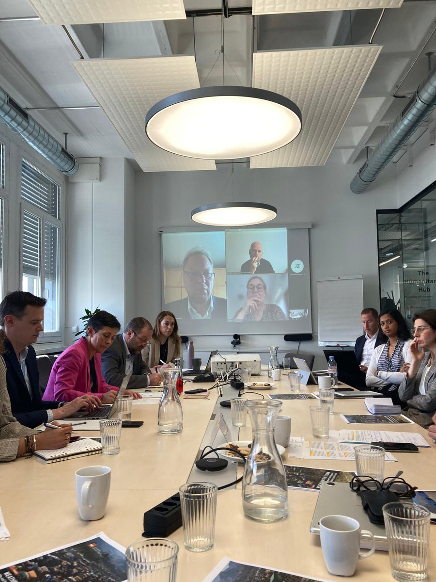 Happy contributing to valuable analysis at Geneva NRC-UNDP roundtable on Development Actors' Ability to Stay and Deliver in Politically Complex Settings. #Humanitarian and #development aid must cooperate to avoid more destabilisation, human suffering in protracted crises. #nexus