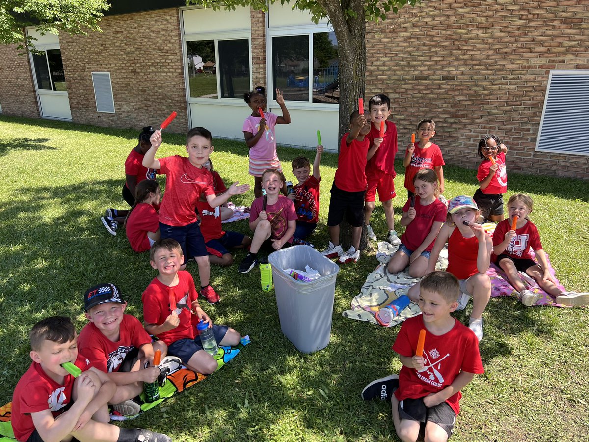 Ahh a popsicle treat to end the day! Thank you for the best day, Mrs. Hussey and everyone at @HayesHuskies and <a href="/hayeshuskiespta/">@HayesHuskiesPTA</a>