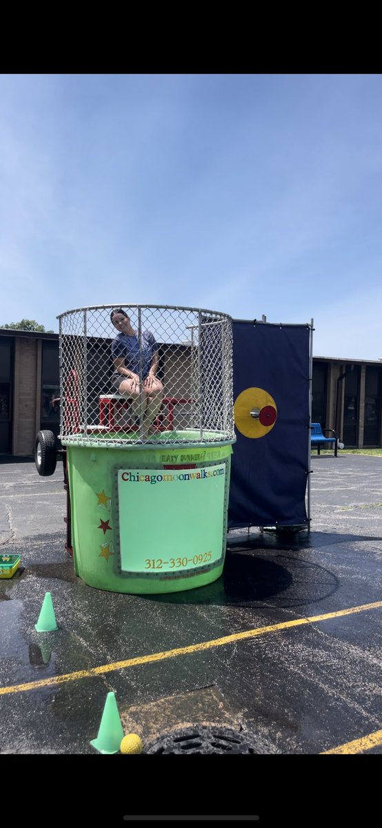 MissSavage142's tweet photo. Another successful year of taking on the dunk tank! Such a fun way to end the year 🥳💚 @KerkstraCougars https://t.co/7CoRu4tWMQ