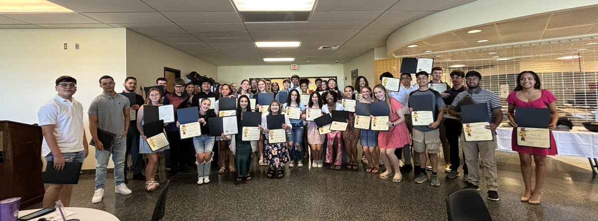 Congratulations to the ⁦55 Freedom and Liberty seniors who earned 200 or more hours of Community Service! #Service #GivingBack #BASDproud ⁦@BASDMsSage⁩ ⁦@hbailey3LHS⁩ ⁦@basdjacksilva⁩ ⁦@Leesonscience⁩ ⁦@BethlehemAreaSD⁩