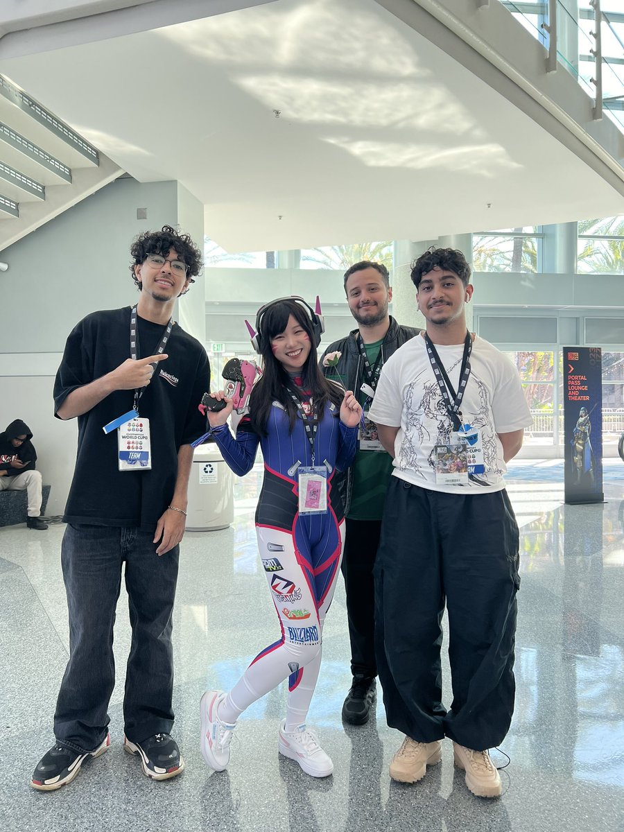 Aranadayo's tweet image. Happy to see @TeamFalconsGG and @SirMajed9 popping off at #OWCS 🤩🤩

Met SirMajed at #blizzcon2023 last year and he was a sweet guy and I appreciated it! (Quartz and KSAA in the pic were sweet too!)