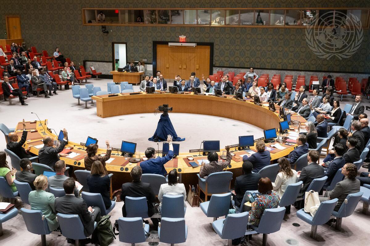 Congratulations to🇲🇿#Mozambique for its successful #UNSC presidency in May. 🇨🇭#Switzerland notably welcomed: ➡️Adoption of #UNOWAS presidential statement ➡️Adoption of resolution 2730 on protection of humanitarian & UN personnel ➡️& called for the respect for international law.