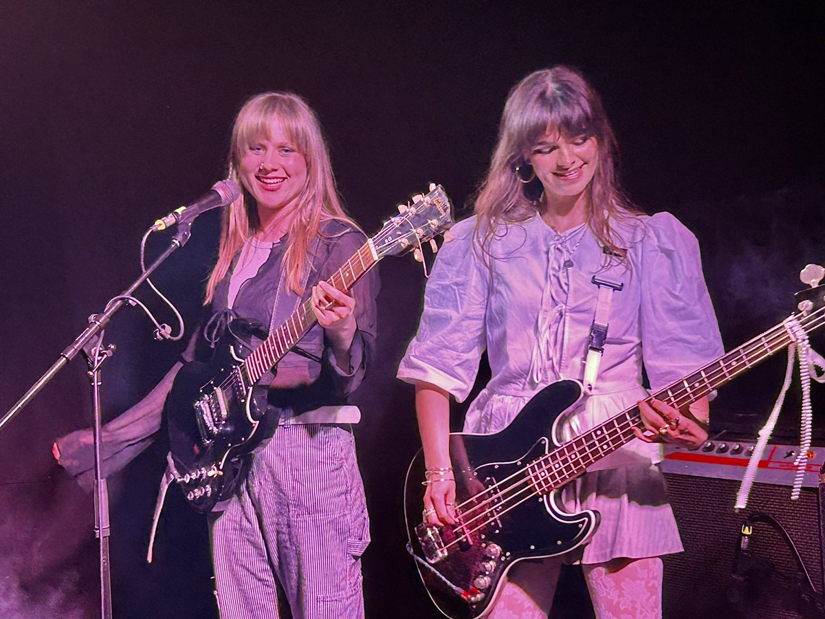 Breaking More Waves (@bmwavesblog) on Twitter photo Finally got to see the Isle of Wightās latest export. Witty punk pop kids The Pill bringing raucous hooks, riffs and humour to the Edge of the Wedge at <a href="/WedgewoodRooms/">Wedgewood Rooms</a> tonight. Thereās more good stuff to come besides āBale of Hayā it seems. Finally got to see the Isle of Wightās latest export. Witty punk pop kids The Pill bringing raucous hooks, riffs and humour to the Edge of the Wedge at <a href="/WedgewoodRooms/">Wedgewood Rooms</a> tonight. Thereās more good stuff to come besides āBale of Hayā it seems.