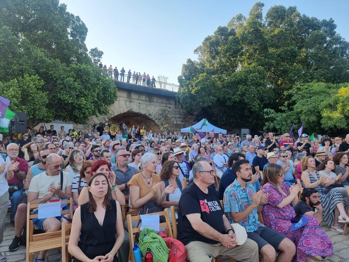 CambrolleMar's tweet photo. 💜 Hoy Sevilla se ha puesto en pie! Con la visita de @IreneMontero 

Hoy los derechos #LGTBIQ se escriben con tinta morada y con la valentía de Irene Montero 🌈 🏳️‍⚧️

#ParaQueLaVidaSea #IreneAEuropa #VotaPodemos ✊🏾 https://t.co/kE4d1Y8grI
