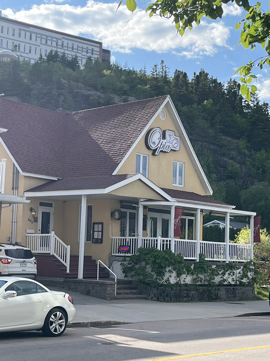 charlieCH31's tweet image. À la bouffe #opia