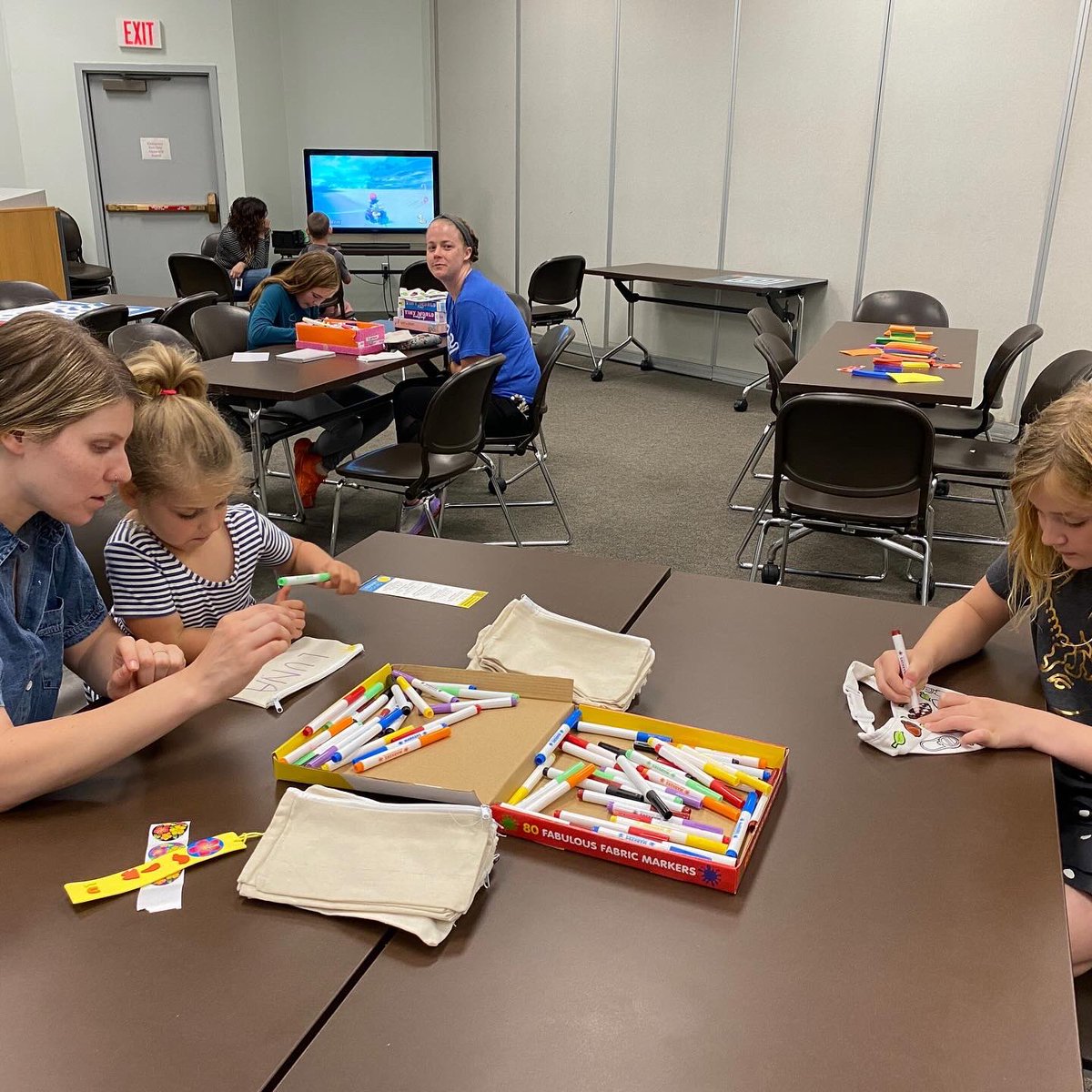 KCLibrary's tweet photo. Summer Reading begins tomorrow and many of our locations are hosting kick-off celebrations! Here are a few photos from festivities today at our Plaza, Waldo and Bluford Branches. Find more upcoming
#kcSummerReads events including several this weekend at https://t.co/pnMJqXpAVo https://t.co/MqwfCjSuFd