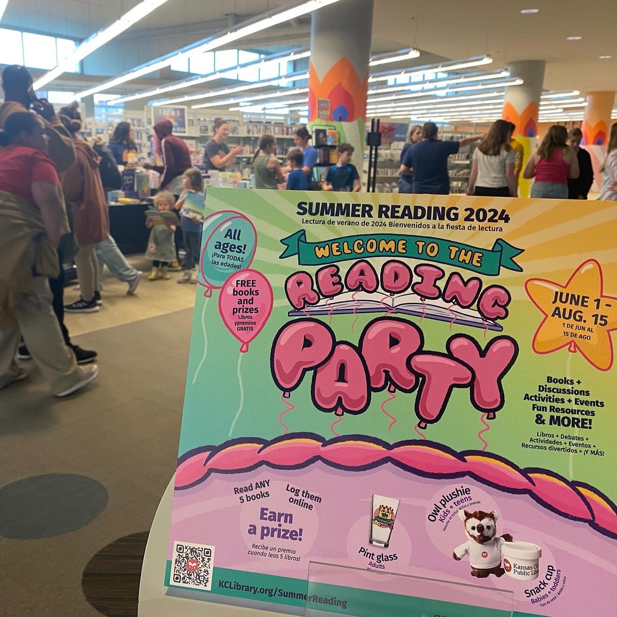 KCLibrary's tweet photo. Summer Reading begins tomorrow and many of our locations are hosting kick-off celebrations! Here are a few photos from festivities today at our Plaza, Waldo and Bluford Branches. Find more upcoming
#kcSummerReads events including several this weekend at https://t.co/pnMJqXpAVo https://t.co/MqwfCjSuFd