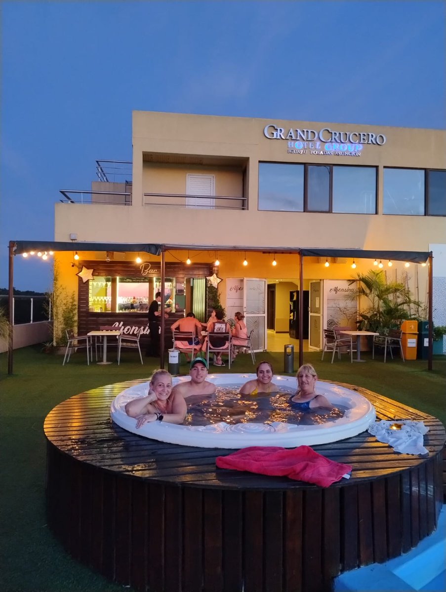 TecheraTurismo's tweet photo. Día 3: Encuentro con la Naturaleza
Llegamos a Puerto Iguazú. El hotel nos recibe con piscina y comodidad. Por la tarde, opcionalmente, exploramos el Hito de las 3 Fronteras y el refugio Guira Oga. Animales silvestres nos saludan. https://t.co/xvcmviZMA7