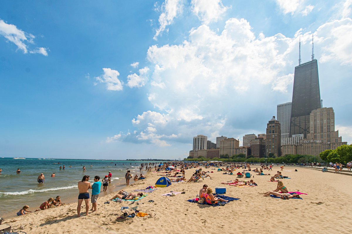 Chicago beaches are OPEN ☀️⛱️

Chicago is home to miles of sandy shoreline, so while you’re in town for your meeting this season, squeeze in some fun in the sun with swimming, biking, boating, or just enjoying the waterfront!

📸: @enjoyillinois

#MeetInChicago