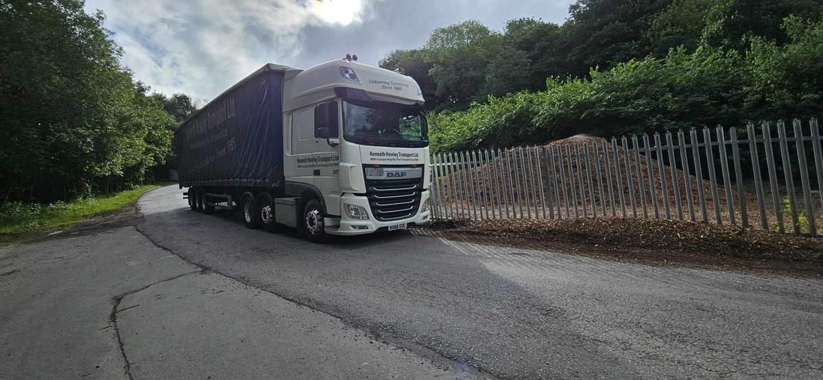 Also cfz marks 1 year of me changing to be a driver. From ferry freight to arcese to steel into London to a small firm in castleford. I wouldn't change and go back to engineering.

12 years as a engineer, 1 year as a driver, so here's to the next 11 and beyond from me and eoc