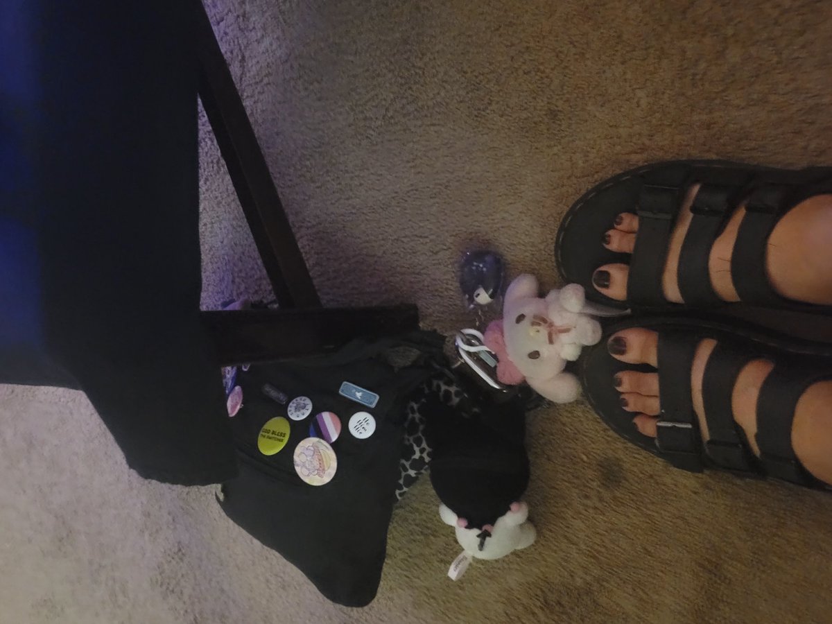 araseclipse's tweet photo. toe tease :p #sandals #feetworshi̇p #feetography #feet #toes #fetish #nsfwtwtًً #nsfw https://t.co/AnUKOwlSdB