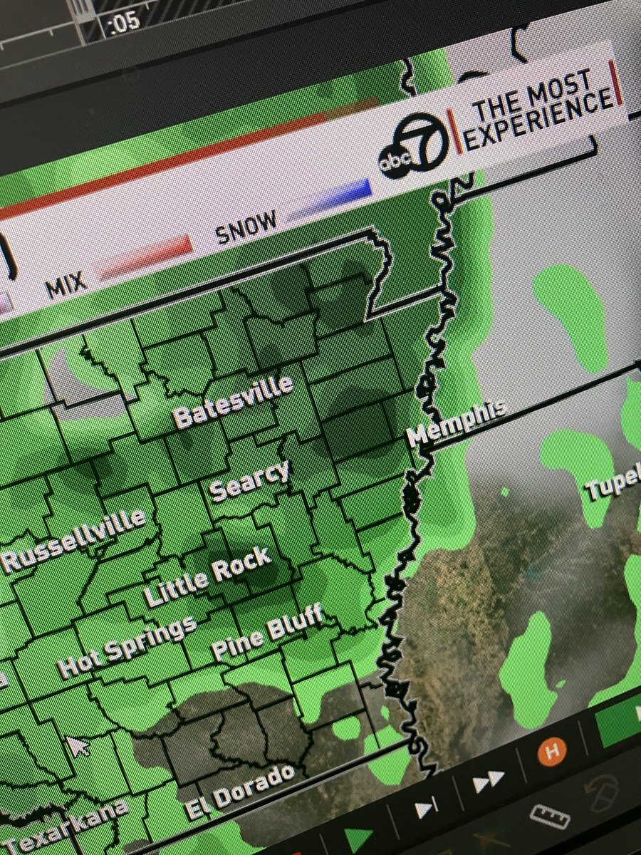 Is it just me or is that George Washington’s profile on our Euro simulated radar at 2pm Monday? 🤣 #arwx