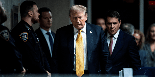 Donald Trump es declarado culpable de los 34 cargos imputados
"Los cargos son por falsificar documentos contables para silenciar a la ex actriz Stormy Daniels"
columnasdemexico.com/donald-trump-e…
#Internacional <a href="/realDonaldTrump/">Donald J. Trump</a> #EstadosUnidos <a href="/columnasdemex/">Columnas de México</a> <a href="/adrian_garzap/">Adrián Garza Pérez</a>