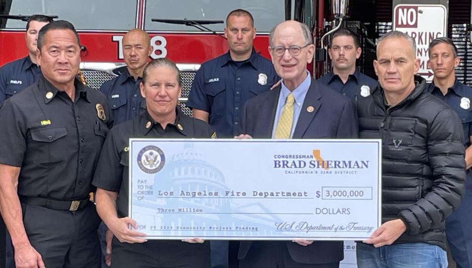 LAFDChief's tweet image. "Congressman @BradSherman, we are so incredibly grateful for your work, your support, your dedication to your congressional district, but on top of that, your incredible support for our first responders.” - @LAFDChief Kristin Crowley
DETAILS: sherman.house.gov/media-center/p…