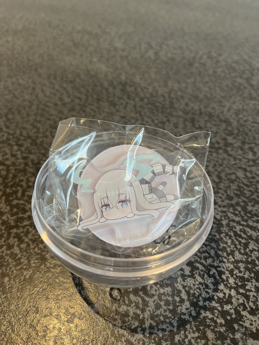 #AniLive I got my gatcha and got this sweet little robo dragon. Does anyone know who she is, and is anyone at the con in possession of the Astraya twins? Looking to trade of so 🤣