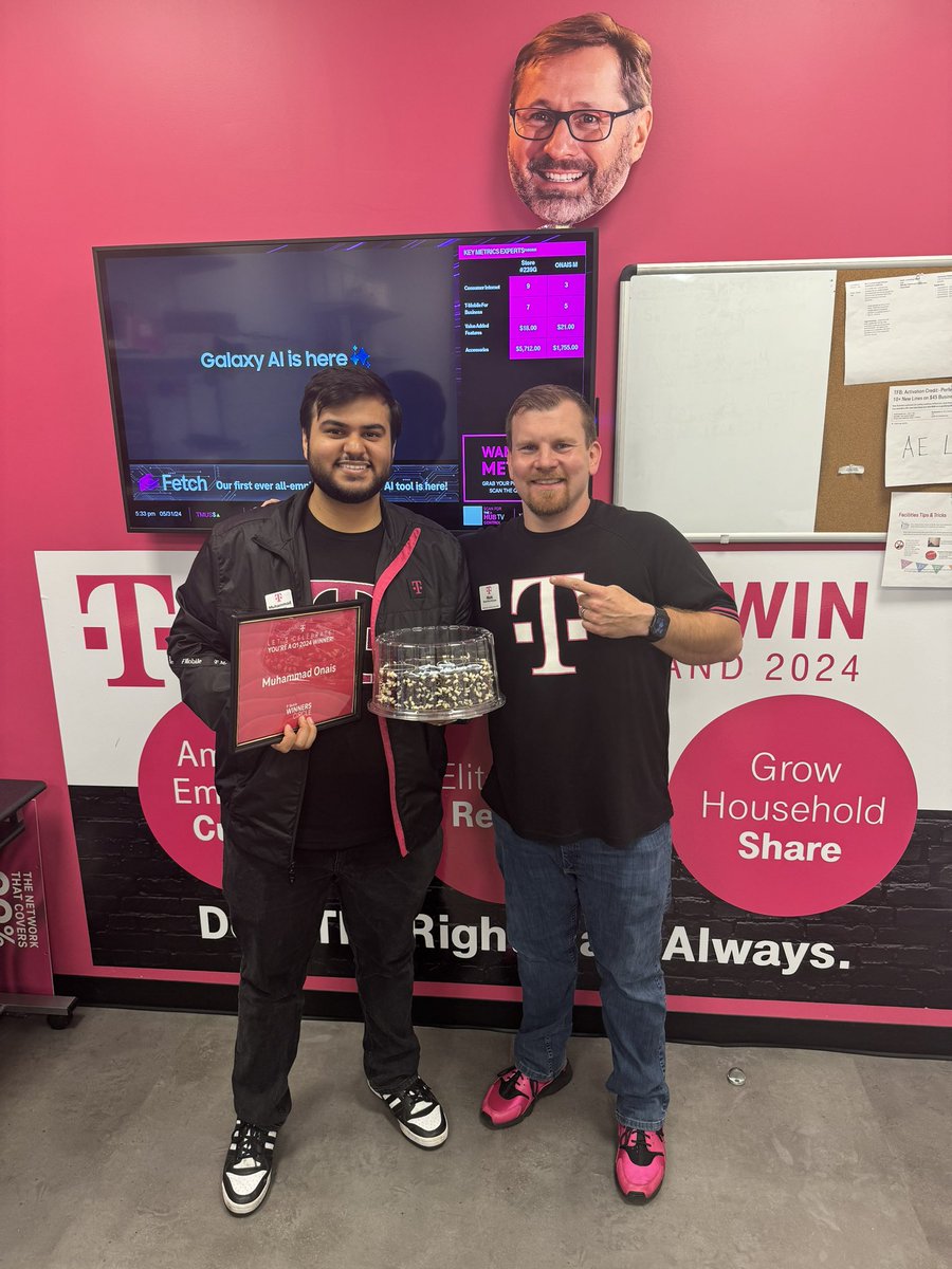 Wanted to recognize my Mobile Expert Muhammad Onais for earning Winners Circle for Q1 2024!!!
So proud of how you bring it every day!Keep crushing it! #SMRA #TMobile #WinnersCircle @RonSmitty15 @Vincentdesant57 @ChappyCLT