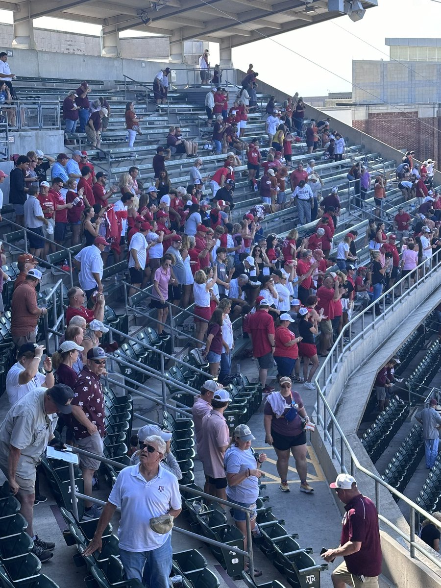 College Station 📍 First pitch between the #Cajuns and Texas is coming up. @RaginCajunsBSB @KATCTV3 #RoadToOmaha #GeauxCajuns #HookEm