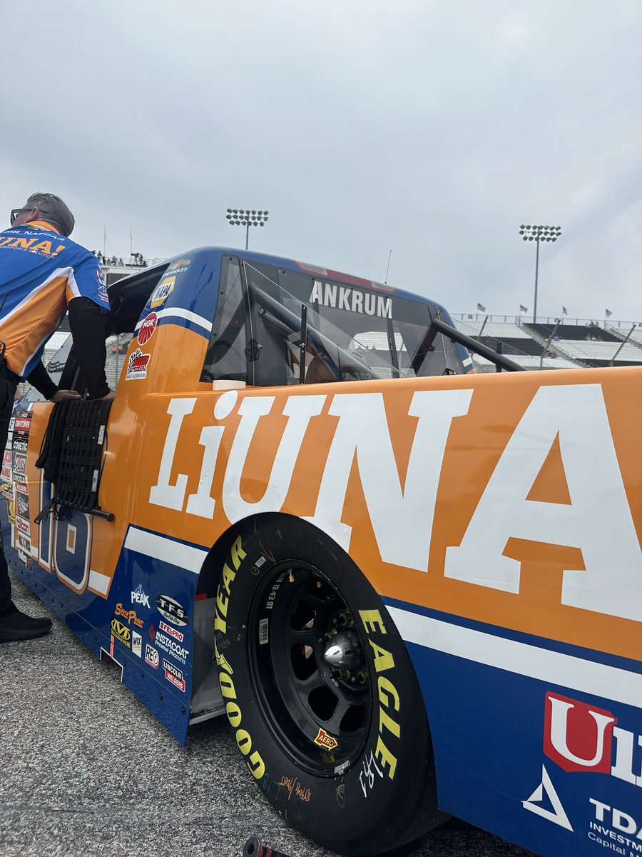 Tune in for Practice at 5:05pm and qualifying immediately following. 

#liunabuilds 
#toyota200 
#nascartruckseries