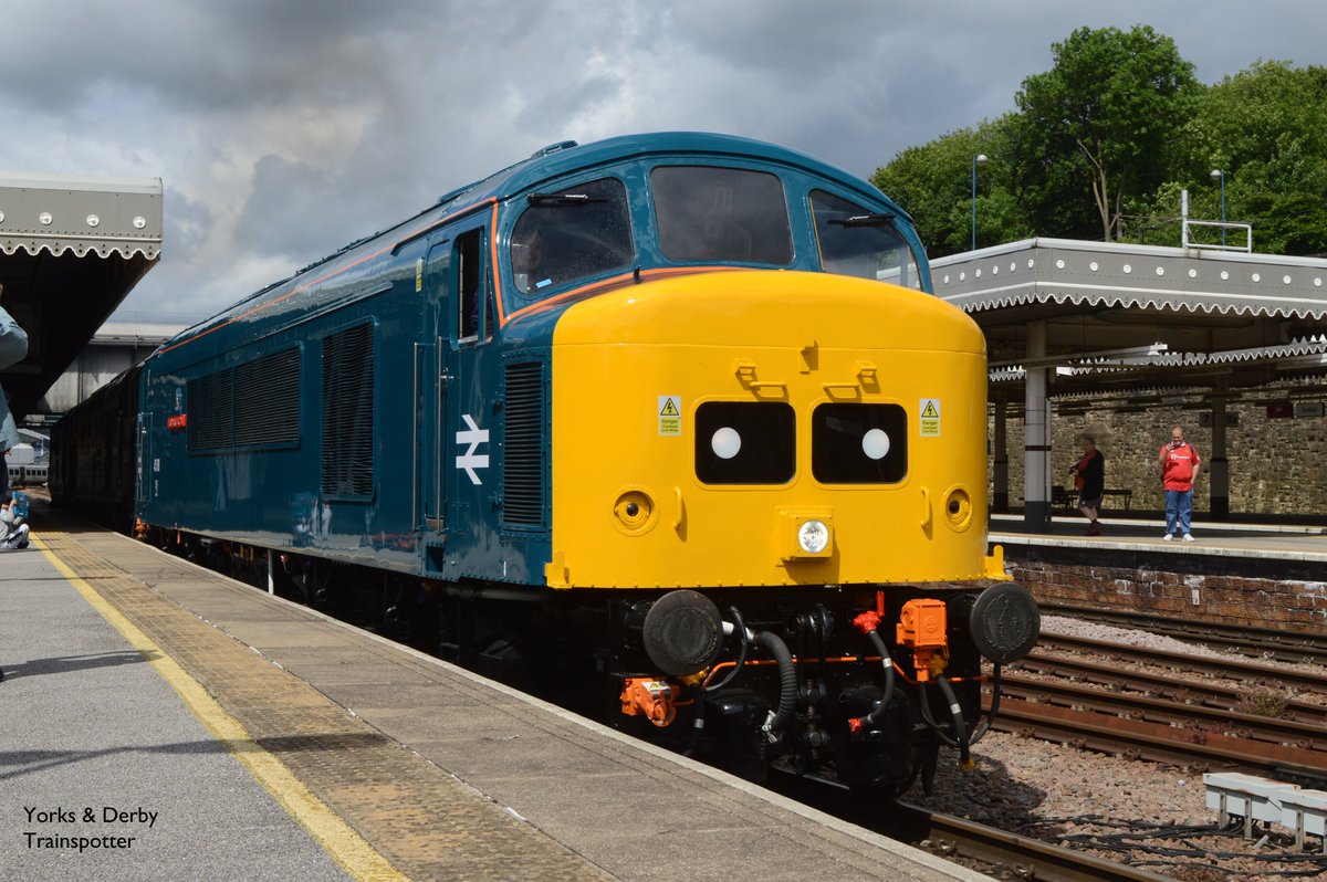 ryansrailuk's tweet photo. Amazing to see a peak on the mainline. Here is 45118 departing Sheffield in typical peak style with D213 and 37409 heading back to Crewe to begin its new life with LSL. #trains #railways https://t.co/0skzsmideH