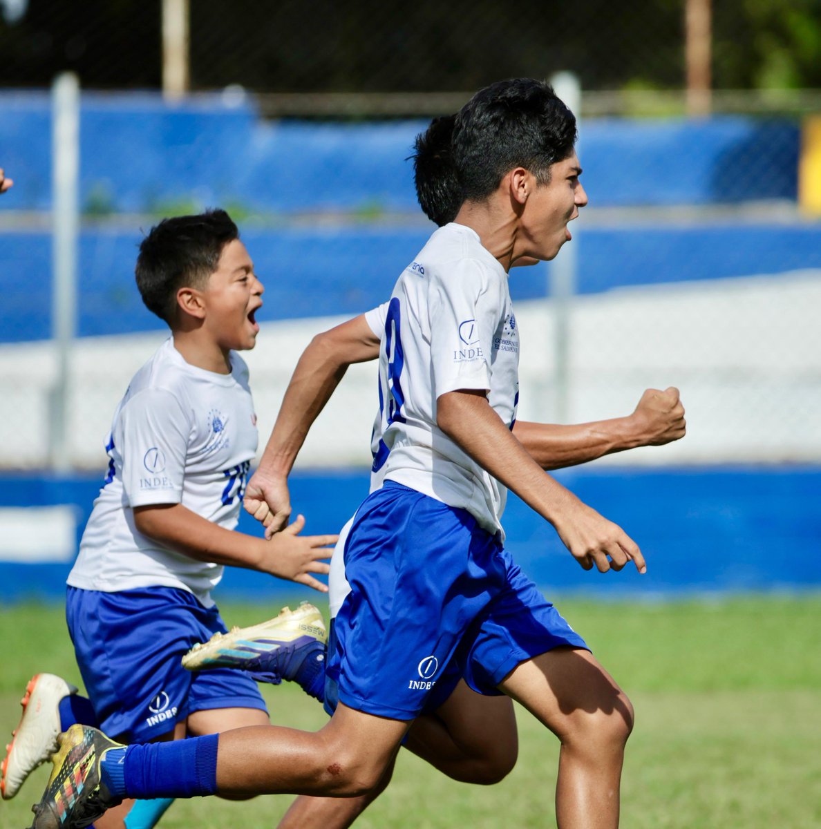 indeselsalvador's tweet photo. #CopaAlevines | Sensuntepeque es el segundo finalista de la Copa Alevines 2024 luego de ganar 2-3 en penales a Jiquilisco. Tras la conclusión del juego de vuelta con un triunfo 1-0 de los usulutecos, empataron 2-2 en el global. 

Con este resultado, Sensuntepeque enfrentará en la final al actual campeón, El Refugio.

#ConstruyendoElCamino