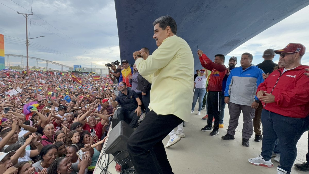 Presidente @NicolasMaduro desde el estado Carabobo 🇻🇪❤️✊🏻