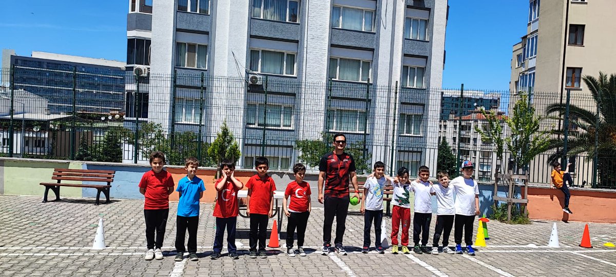 MalcRahmiye's tweet photo. Okulumuz, 2. ve 3.Sınıfları Arasında Gerçekleştirilen,Zevkli ve Heyecanlı Müsabakaların Olduğu Hentbol Turnuvası 🤾Tam Gaz Devam Ediyor...
@bursailmem16 @Ali_Partal @Osmangazi_MEM @MetinSEZER_16 https://t.co/gY33eSRrxB