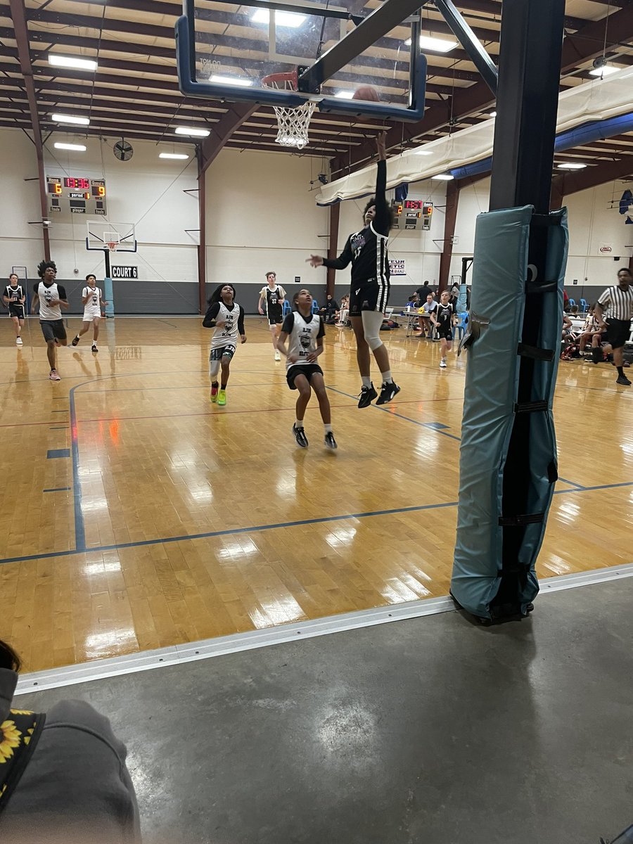 Incoming freshman Braylen Jouett showing off his game @ShiningStarAAU #dothework Bray! This kid has been working butt off all spring- going to be a great Wildcat!