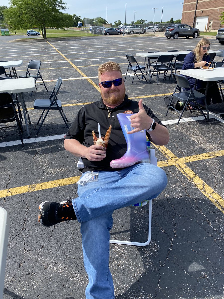 ndupuis5's tweet photo. Best day EVER!!! Today Spring Trail was awarded the Seats in Seats (attendance) and These Boots are Made for Walking (Rigor Diagnostic Growth) awards!!! Thank U46 for this spectacular honor! @sdu46 @Jason_Krause5 @DrBGarfield https://t.co/uMre9Tp2LD