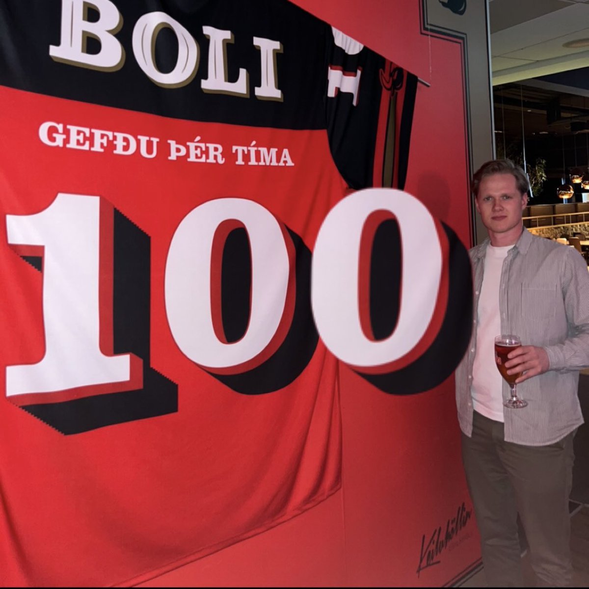 EllidiFC's tweet image. Velkominn í 100 leikja klúbbinn Þröstur!

Stríðsmaðurinn úr Selásnum, Þröstur Sæmundsdon, spilaði leik nr. 100 fyrir Elliða nú í kvöld í 2-0 sigri gegn Vængjum Júpíters. Hann var eins og klettur í vörninni í kvöld og er því Body Fuel maður leiksins. Við elskum þig!

#ÓóóElliði