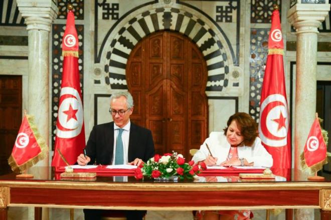 #Tunisia & #Saudi group @ACWAPower signed on Friday in the Government Palace an MoU for the implementation of green hydrogen projects, with the aim of producing 8.3 million t of green hydrogen, incl. 2.3 million t for local market & 6 million for export. tinyurl.com/rsyyb9zw